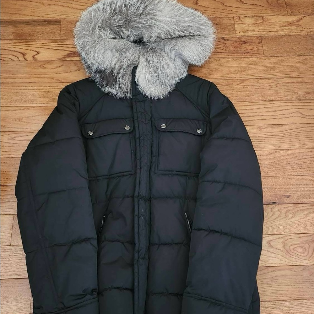 Chic Black Puffer Coat with silver fox Fur Trim